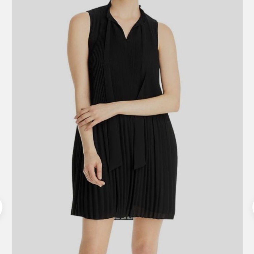 T Tahari Elegant Black Sleeveless Pleated Trapeze Dress - L